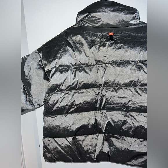 -BRAND NEW WITH TAGS- NIKE Woman’s XL Silver Metallic Puffer Jacket - Picture 9 of 15